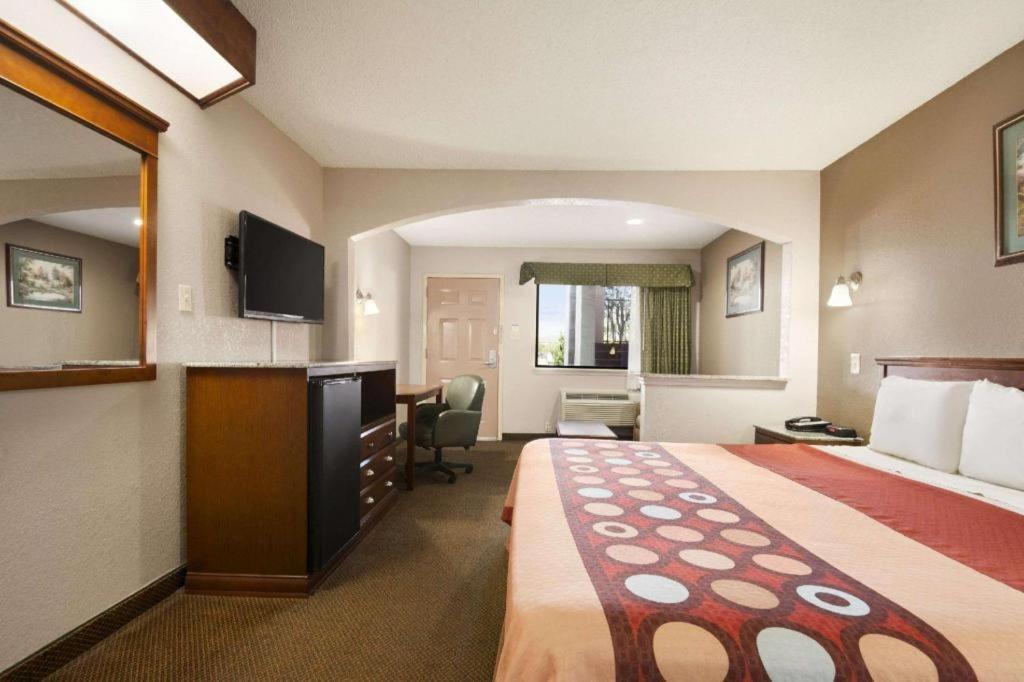 Super 8 By Wyndham Baton Rouge/I-12 Hotel Exterior photo