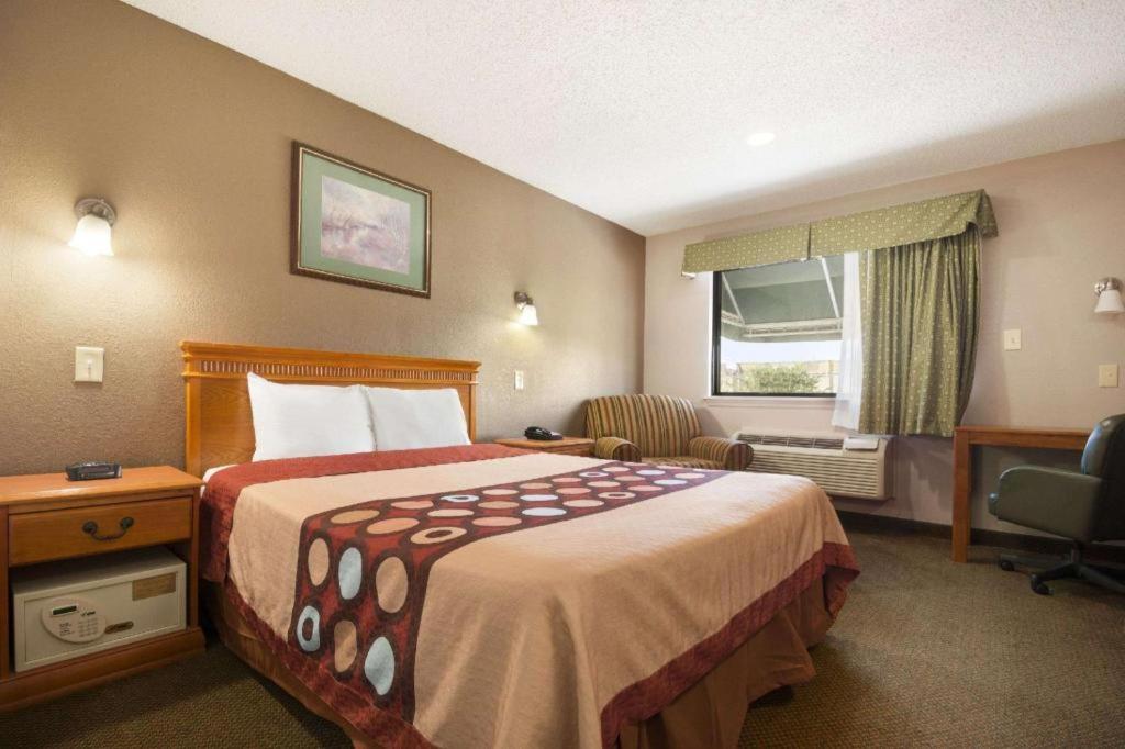 Super 8 By Wyndham Baton Rouge/I-12 Hotel Exterior photo