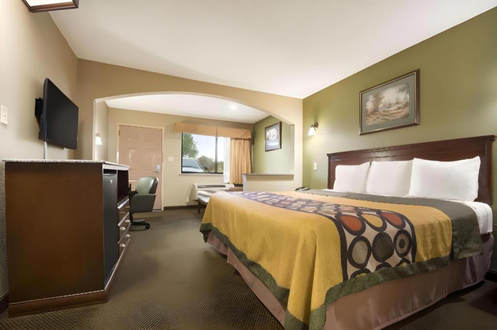 Super 8 By Wyndham Baton Rouge/I-12 Hotel Exterior photo